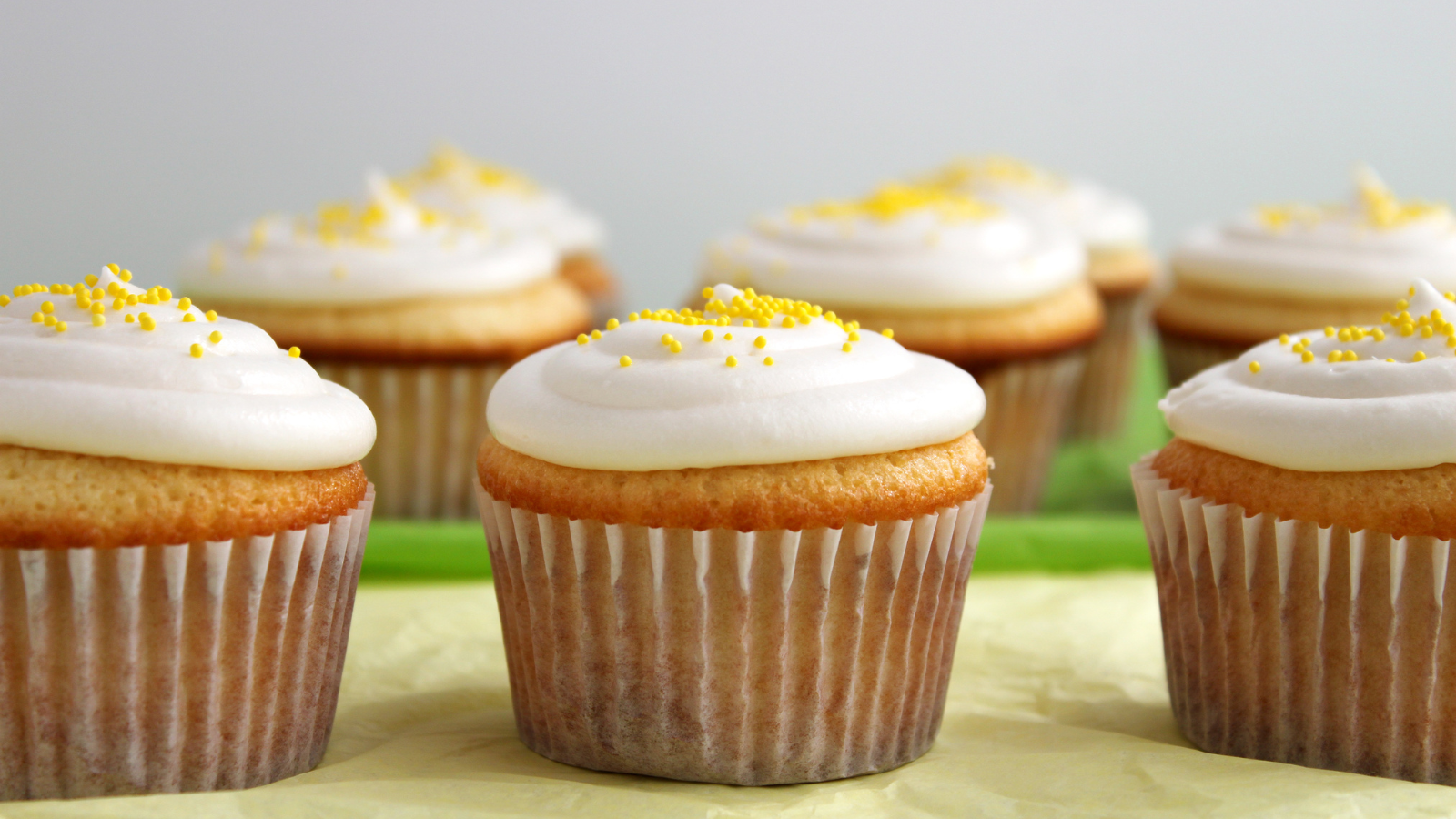 How to make Lemon Buttercream Cupcakes with fresh cream