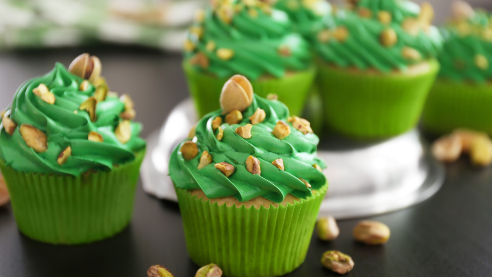 How to make pistachio cupcakes at home