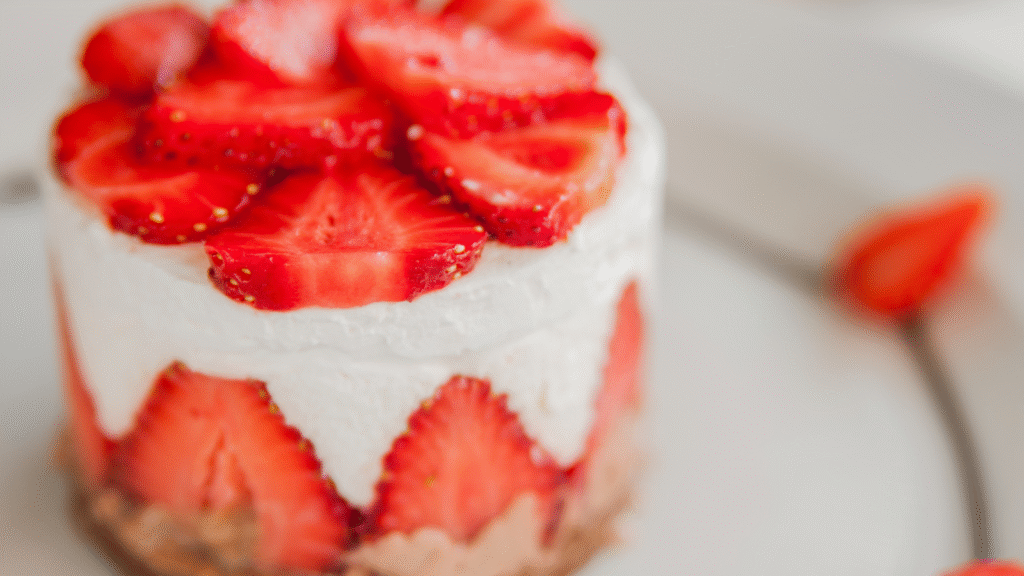 How yo make Fresh berry cream cake at home without egg and oven